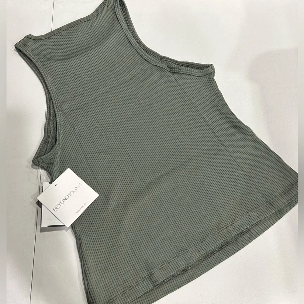 Beyond Yoga Women's Medium Formation Tank Green Dusk NWT High Neckline